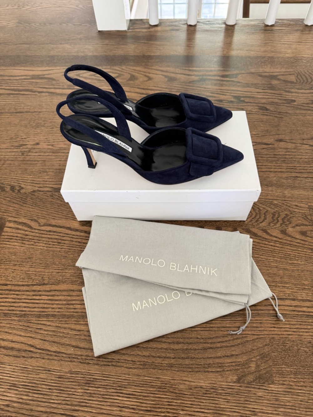 Manolo Blahnik Maysli Navy Suede Slingback Pumps. 8.5 - Picture 3 of 4